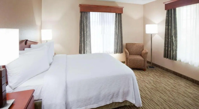 Люкс Deluxe GrandStay Residential Suites Hotel Faribault