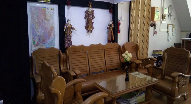 Agga Guest House, Забронировать Гостевой дом Отели Янгон с парковкой, рядом с Sein Yaung Chi Pagoda, Парковка