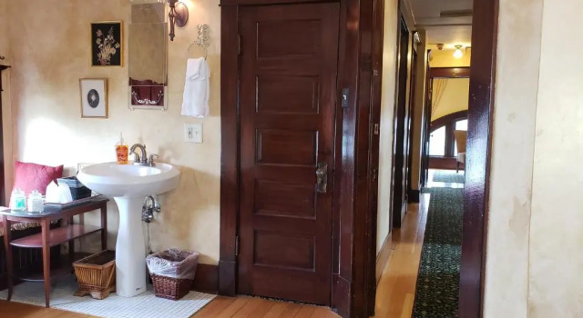 Номер Luxury Greenbriar Inn