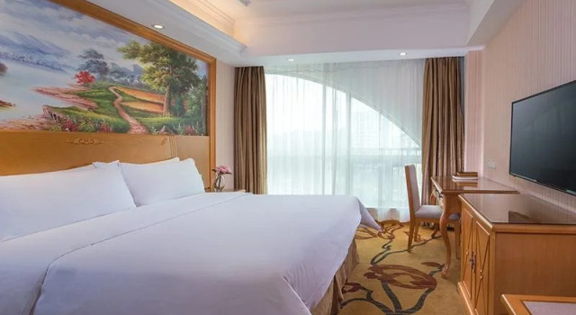 Vienna Hotel Shenzhen Dalang Clothing Base, Rezerwuj Hotel Hotele w Shenzhen z parkingiem, Parking