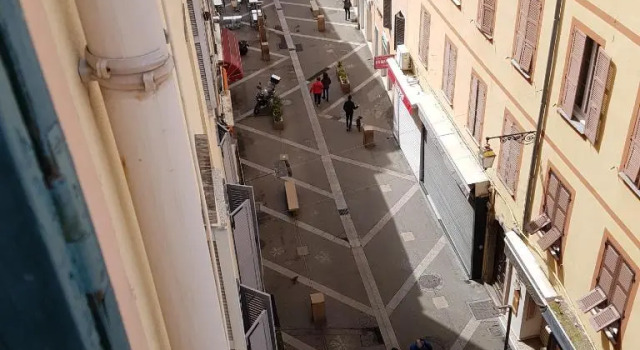 **** VERY CENTRAL Ajaccio 36 rue Fesch, cosy flat in city center pedestrian street, up to 4 people ****, Varaa Huoneisto Ajaccio 