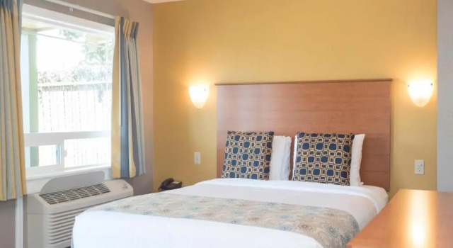 Двухместный люкс с 2 комнатами Nordic Inn and Suites