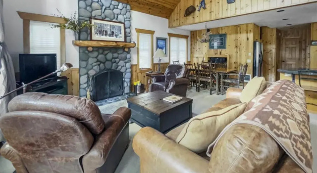 Metolius Cabin 11, Book Hotel Hoteller i Camp Sherman med parkering, Parkering