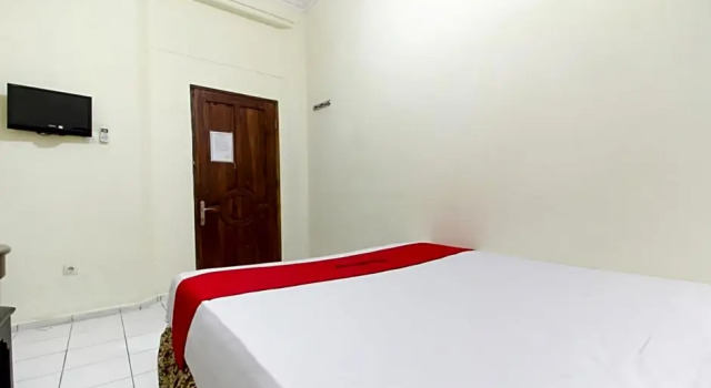 Номер Deluxe RedDoorz near Kranggan Tugu Jogja