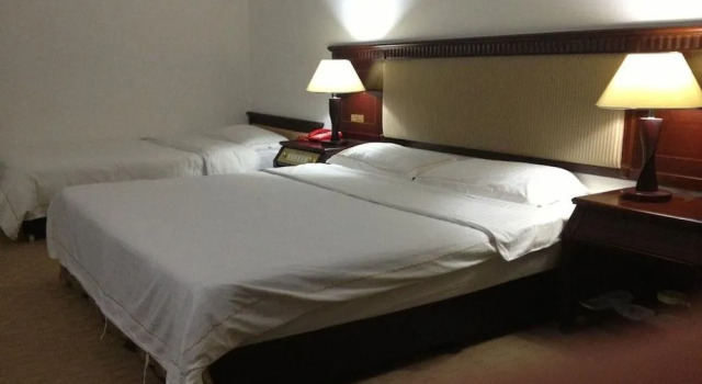 Dahua Hotel, Забронировать Отель Недорогие отели Гуйлинь, рядом с Guilin Department Store, недорого