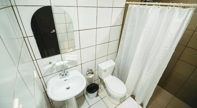 Четырёхместный номер Standard Hometown Hotel Makati - Edsa