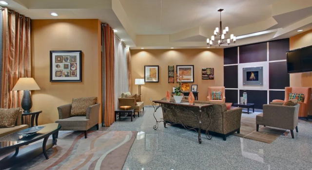 Holiday Inn Select, Varaa Hotelli Windsor 