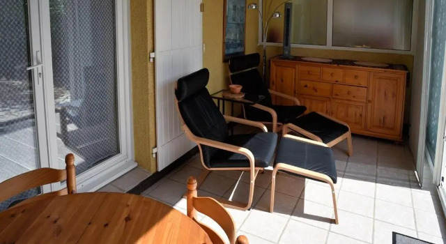 Belle villa 2 chambres terrasse sud parking privatif dans résidence sécurisée avec piscine commune 800 m de la mer LRCS61