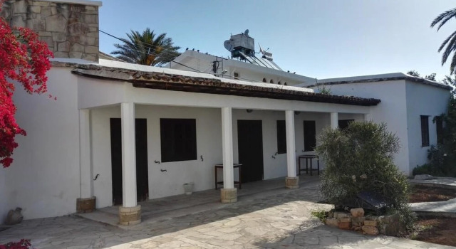 Cyprus Village House, Book Hotel Hoteller i Girne med parkering, Parkering