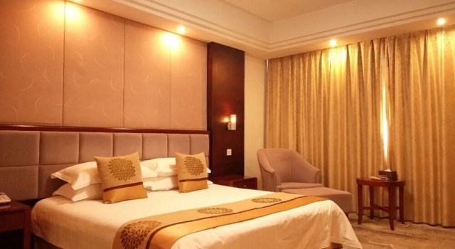 Jiuhuashan Center Hotel, Prenota Hotel Hotel a Anhui con parcheggio, Parcheggio