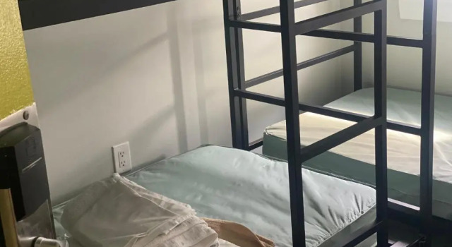 Кровать в общем номере DC International Hostel 1