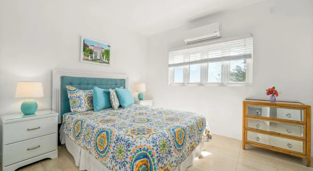 Modern, Stunning & Bright Central Beach Villa, Prenota Villa Cottage a Nassau, Cottage