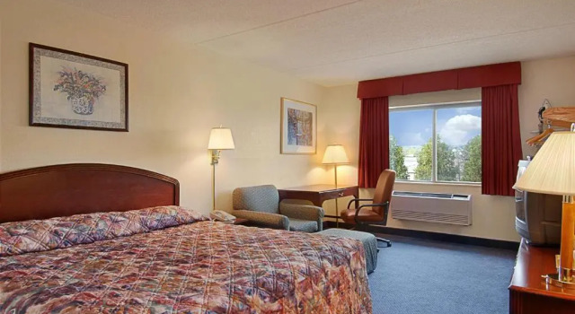 Номер Standard Super 8 by Wyndham Manchester Airport