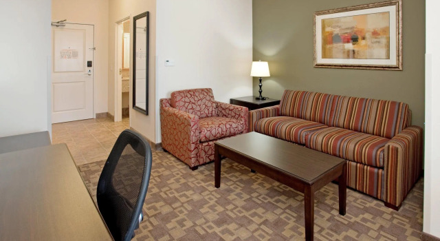 Двухместный люкс Holiday Inn Express & Suites Topeka North by IHG