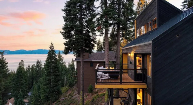 Коттедж с 3 комнатами с балконом Lake View, Firepit, Game Room Remodeled Nightingale Overlook by Avantstay