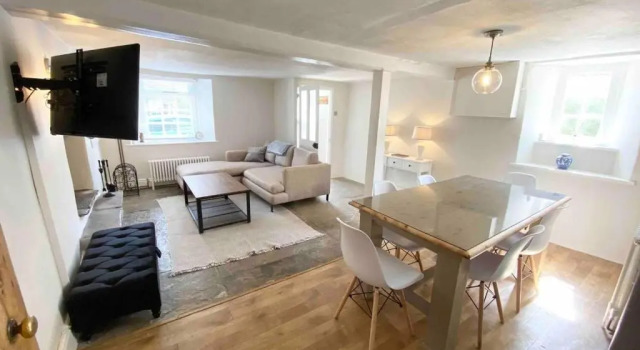 Коттедж 2 Bedroom Cottage - Sleeps 4 - Wifi, Fireplace