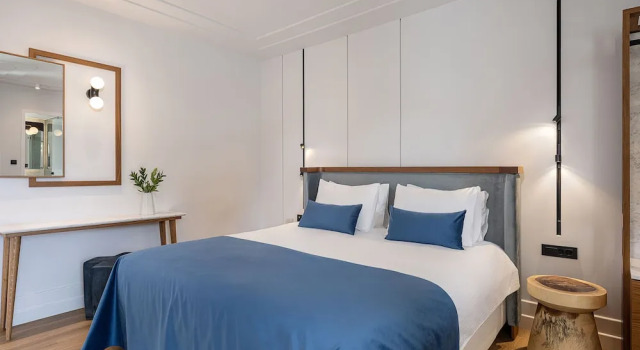 Двухместный номер Deluxe с балконом Avra City Boutique Hotel