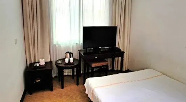 Трёхместный номер Standard Dahua Hotel