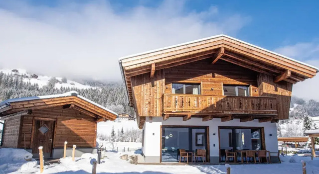 Коттедж Chalet in Pinzgau near Ski Slopes & Sauna