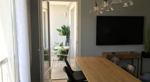 Appartement plein centre Saint Florent face au port