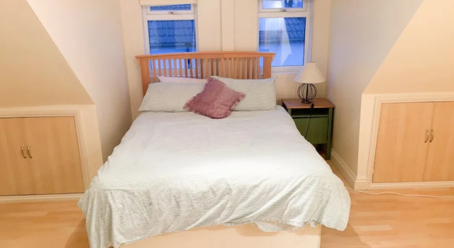 3 Bedroom House With Free Parking