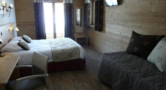 Четырёхместный номер Standard Chalet-Hôtel Le Beausoleil, The Originals Relais