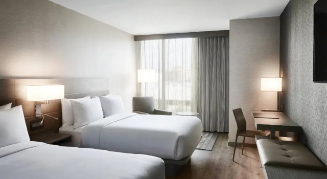 Четырёхместный номер Standard AC Hotel by Marriott Tampa Airport