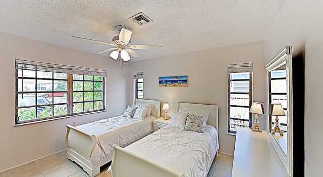 New Listing! Coastal Apartment W/ Pool & Patio 2 Bedroom Home, Rezerwuj Apartament Hotele w Broward County z parkingiem, Parking
