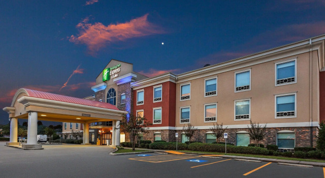 Четырёхместный люкс Holiday Inn Express Hotel and Suites Jasper by IHG