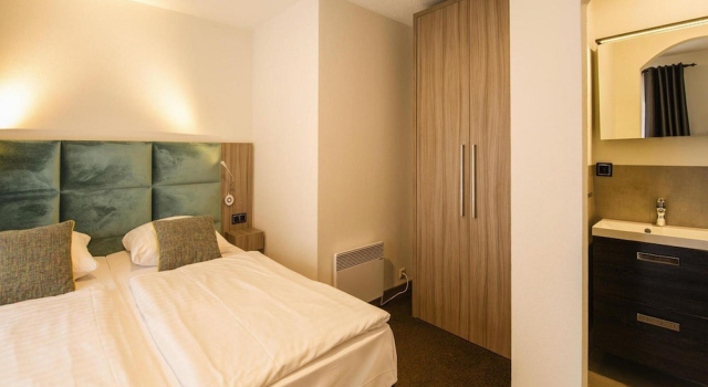 Ferienhaus im Van der Valk Resort in Linstow, Забронировать Курортный отель Отели Доббин-Линстов с бассейном, Бассейн