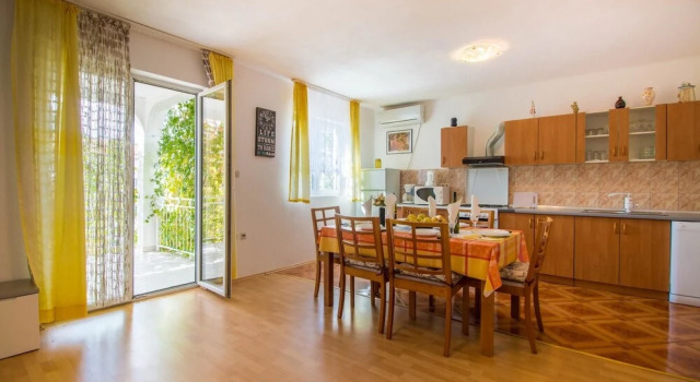 Apartment With 4 Bedrooms in Jadranovo, With Wonderful sea View, Furni