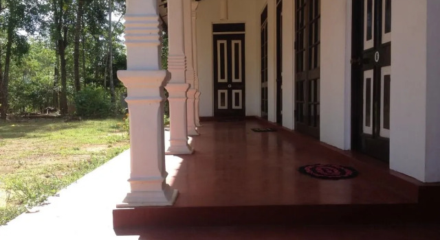Backpacker.Lk Hostel Habarana, Забронировать Хостел Отели Хабарана с парковкой, рядом с Habarana Lake, Парковка