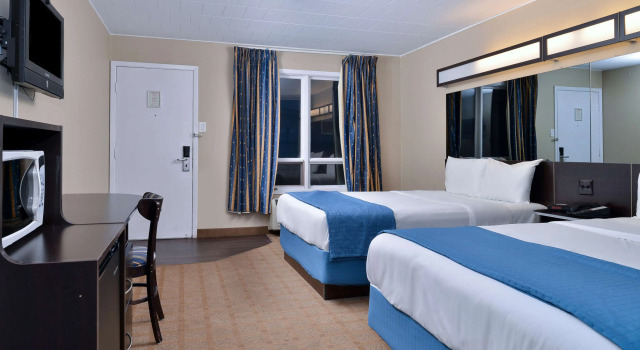 Четырёхместный номер Standard Canadas Best Value Inn St. Catharines