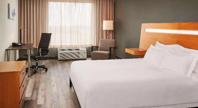 Четырёхместный номер Standard Novotel Toronto Vaughan Centre