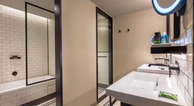 Двухместный полулюкс Canopy by Hilton Madrid Castellana