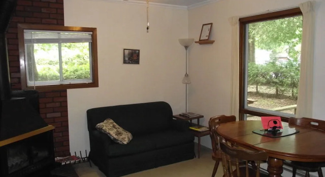 Cedars of Lake Eugenia - Cottage Resort, Varaa Lomakeskus Duntroon Ontario