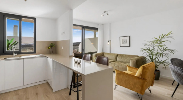 Roli in Estepona with 2 bedrooms and 2 bathrooms