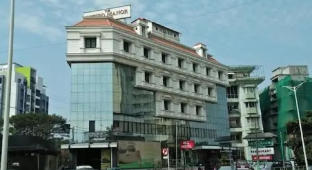 The Metro Manor, Забронировать Отель Отели Кожикоде с парковкой, рядом с Железнодорожный вокзал Кожикоде, Парковка
