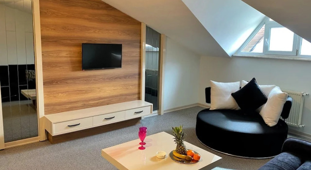 Otel 374