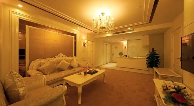 Люкс Deluxe New century Manju Select Hotel Hongqiao Hub National Exhibition Center