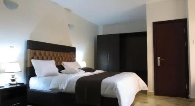 Airport Plaza Hotel