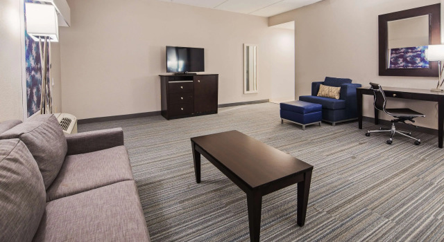 Четырёхместный люкс Best Western Plus Wilkes Barre-Scranton Airport Hotel