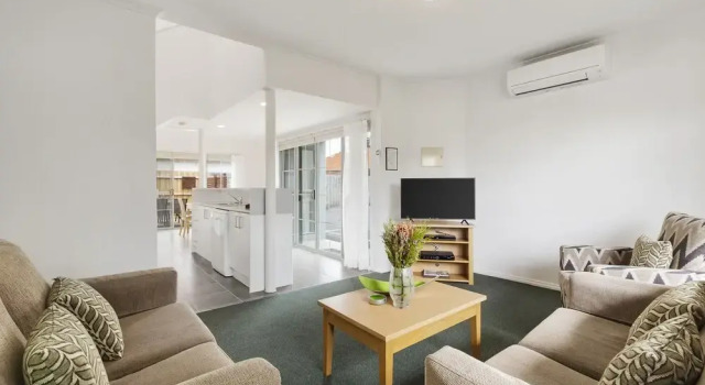 Whitecliffs Beach Resort, Book Resort Resort Hotels in Victoria, Resort