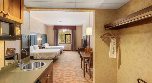 Четырёхместный люкс с видом на горы The Lodge at Big Sky