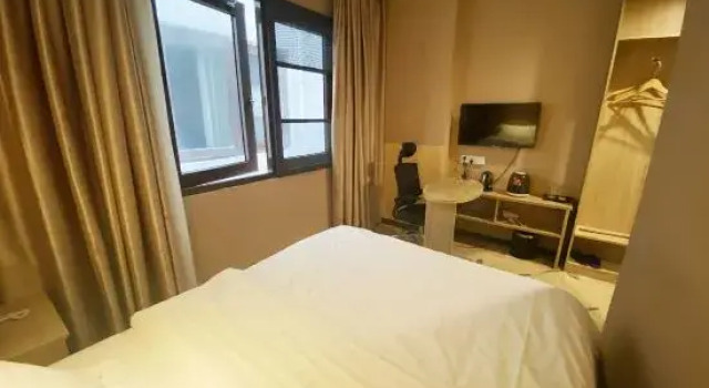 Shanghai Zhaozhong Holiday Hotel, Book Hotel Hotels in Shanghai Area with Parking, Parking