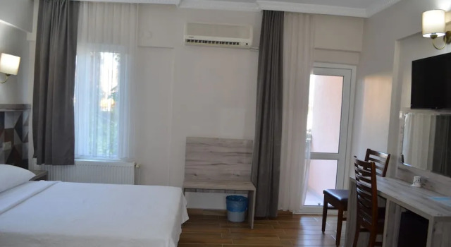 Одноместный номер Standard с балконом Megas Hotel