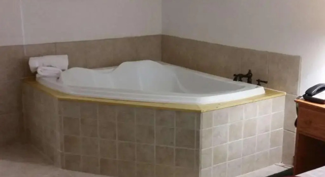 Люкс SureStay Plus Hotel by Best Western Berkeley Springs