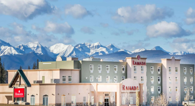 Ramada by Wyndham Hinton, Rezervovat Hotel Wellness hotely v Hinton, SPA