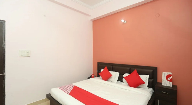 OYO 17204 Vrindawan Galaxy
