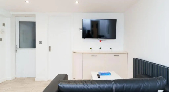 Am to Pm Apartments